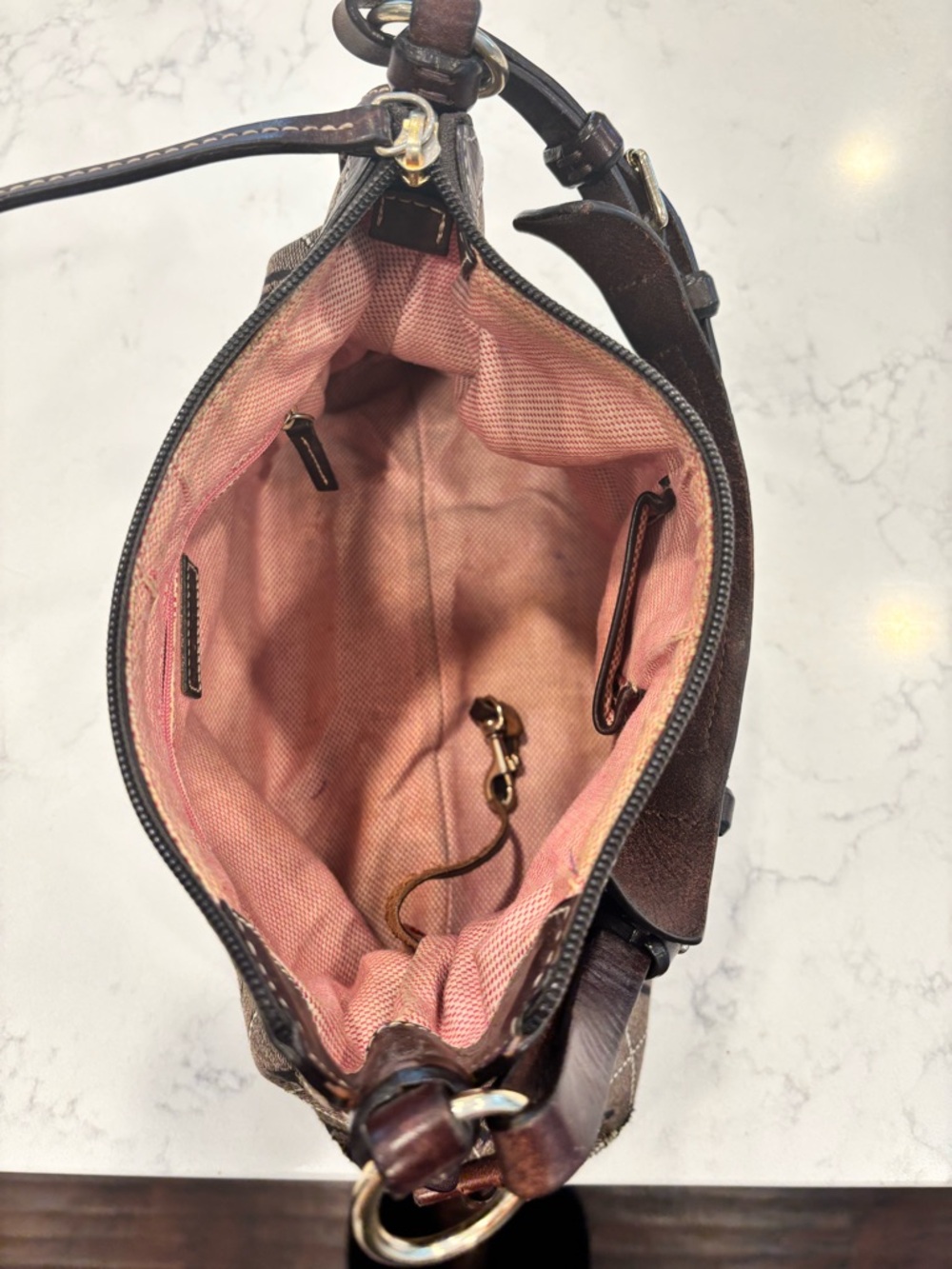 Dooney & Bourke Signature East West Slouch Hobo Shoulder Bag Y2K - Picture 10 of 13